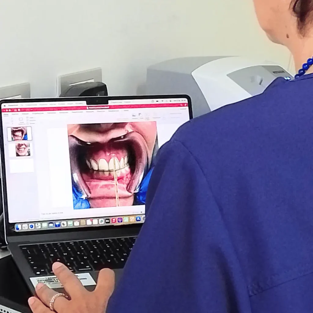 FOTO CI PRENDIAMO CURA DI TE GALLERY 4 - Dentista a Casarano